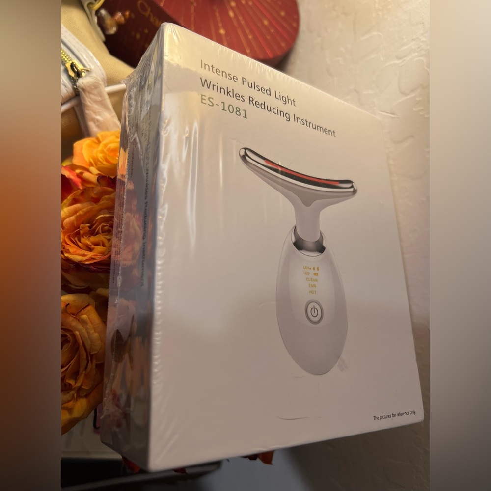 Face and Body Bundle w Intense Pulse light Wrinkle Reducing Instrument - Picture 9 of 13